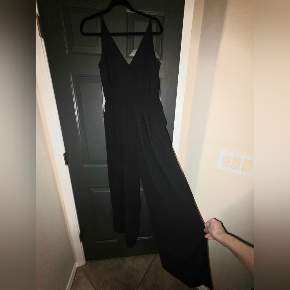 Black Women's V-Neck Wide-Leg Jumpsuit